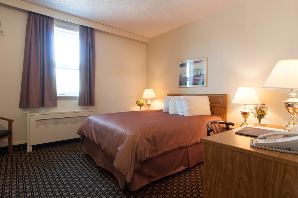 Assiniboine Gordon Inn On The Park ウィニペグ エクステリア 写真